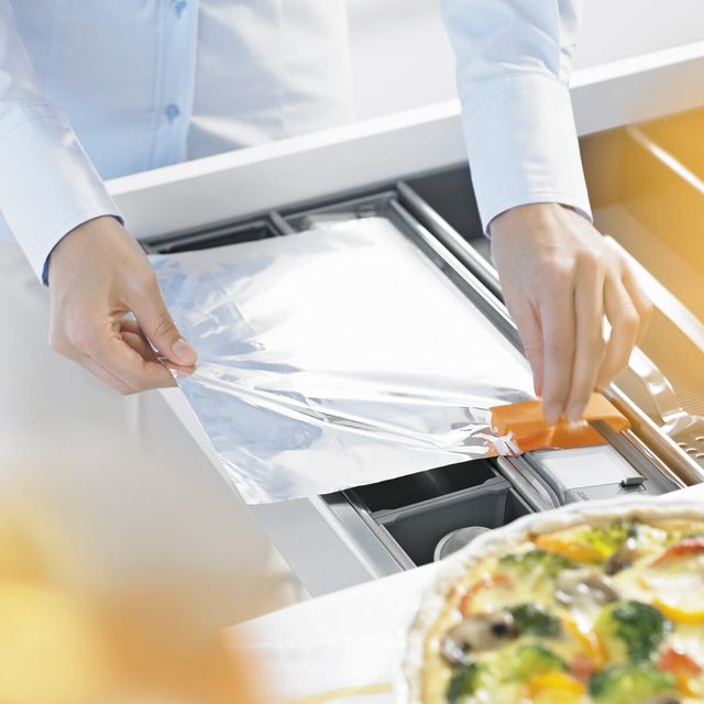 Tiroir de cuisine sur mesure &eacute;quip&eacute; de s&eacute;parateurs bois