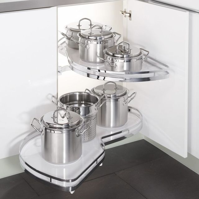 Meuble d&rsquo;angle de cuisine sur mesure avec m&eacute;canisme extractible