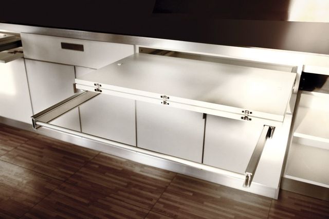 Table int&eacute;gr&eacute;e dans une cuisine sur mesure Castellanos