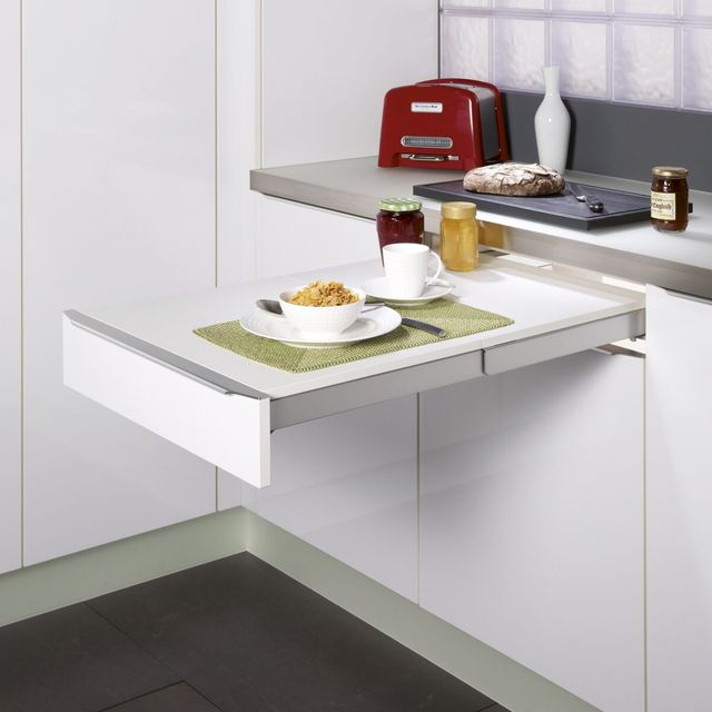 Table int&eacute;gr&eacute;e dans une cuisine sur mesure Castellanos