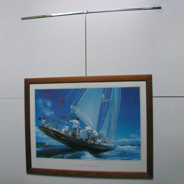 Signal&eacute;tique grav&eacute;e fix&eacute;e sur un mur, r&eacute;alis&eacute;e sur mesure
