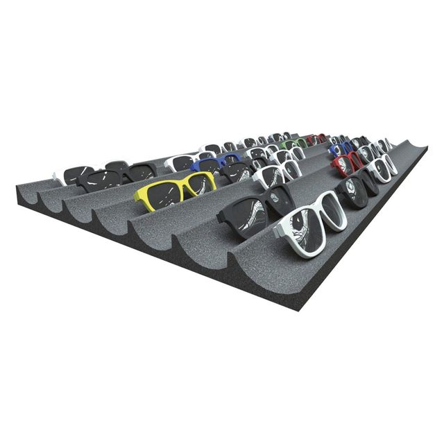 Pr&eacute;sentoir &agrave; lunettes dans un magasin d&rsquo;optique agenc&eacute; sur mesure