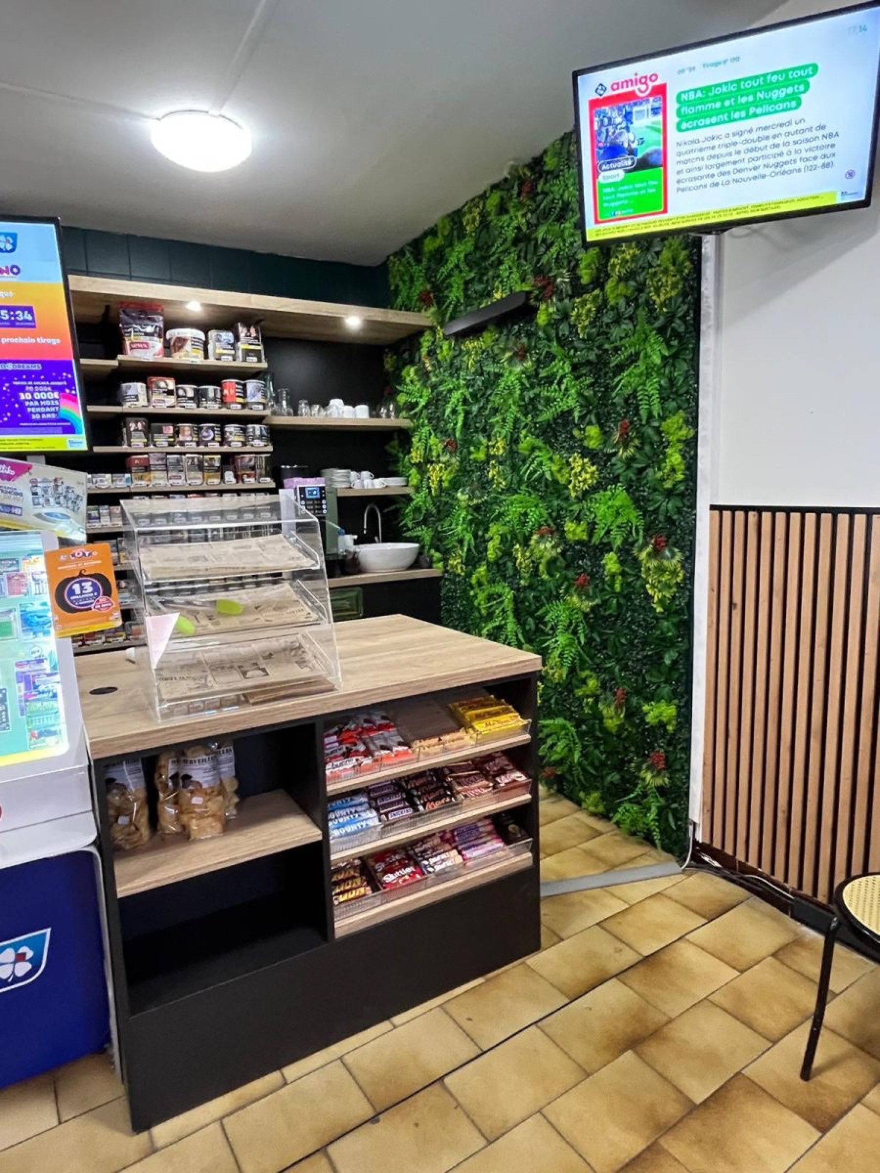 Bureau de tabac r&eacute;nov&eacute; &agrave; Pau