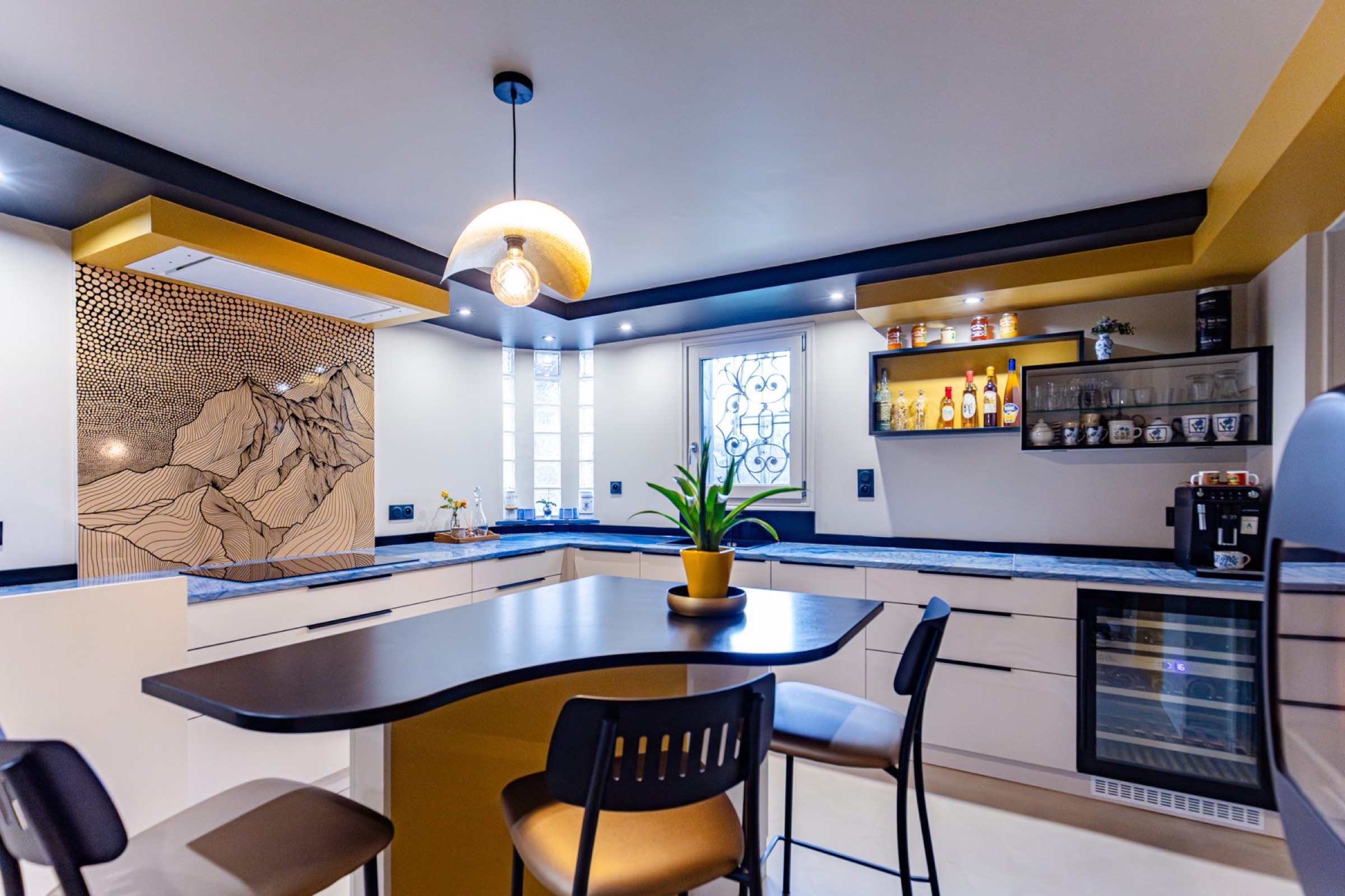 Agencement de cuisine avec marbre bleu