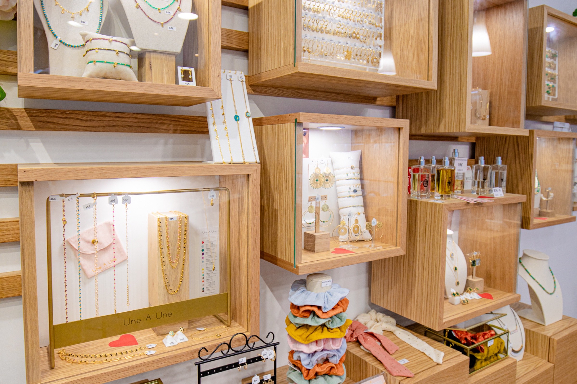 bijouterie vitrine bois castellanos