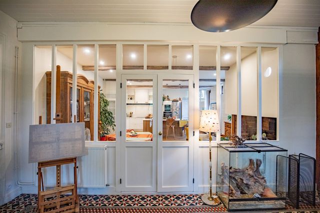 Salle de bain claire avec baignoire autoportante &mdash;&nbsp;maison &agrave; Maubourguet