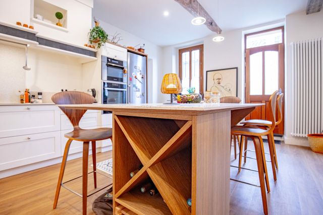 Cuisine ouverte blanche avec &icirc;lot central &agrave; Maubourguet &mdash;&nbsp;Castellanos
