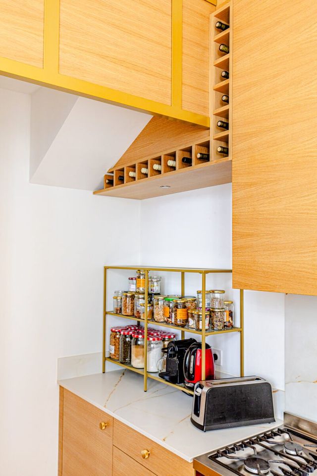 Centre de cuisson rouge et fa&ccedil;ades bois &mdash;&nbsp;cuisine d&rsquo;Aude