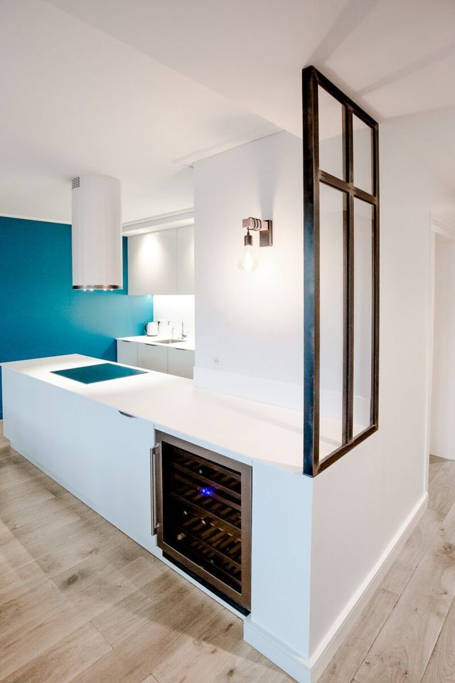 Cuisine blanche sur mesure dans un appartement &agrave; Biarritz &mdash;&nbsp;Castellanos