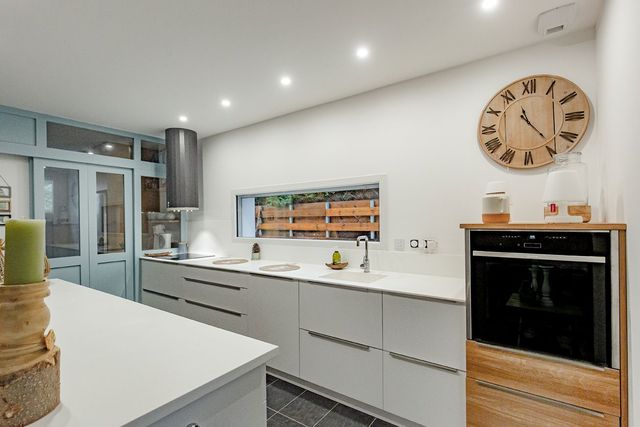 &Icirc;lot de rangement avec niches et table attenante &mdash;&nbsp;cuisine cabane