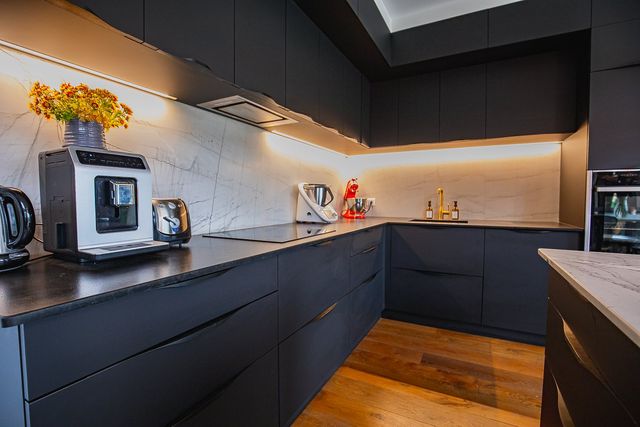 Cuisine noir mat Auch &mdash;&nbsp;vue atelier