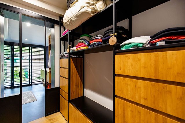 Am&eacute;nagement d&rsquo;un dressing en bois &agrave; Auch