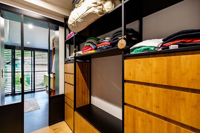 Am&eacute;nagement d&rsquo;un dressing en bois &agrave; Auch &mdash;&nbsp;vue d&rsquo;ensemble