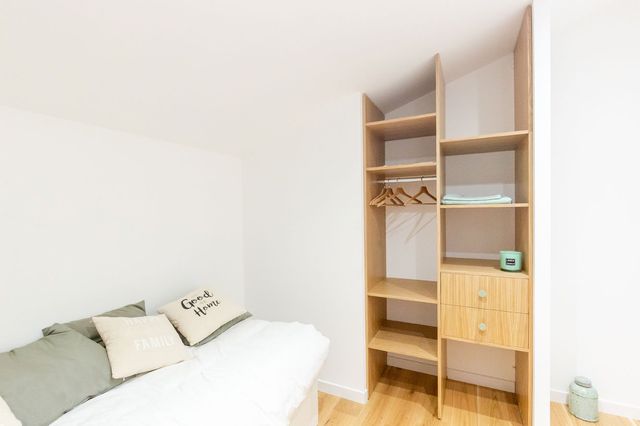 Placard ouvert sous rampant &mdash;&nbsp;vue d&rsquo;ensemble