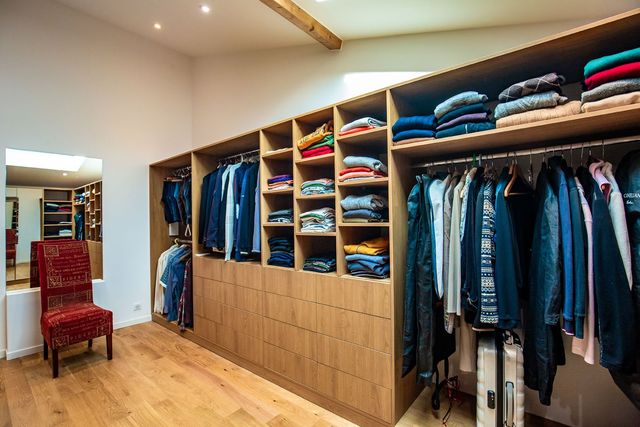 Une pi&egrave;ce d&eacute;di&eacute;e &agrave; vos v&ecirc;tements &mdash;&nbsp;d&eacute;tail 1