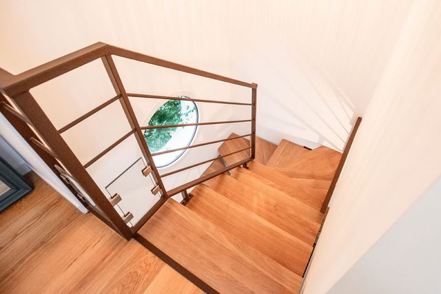 Escalier en bois massif