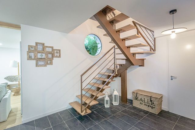 Escalier en bois massif &mdash;&nbsp;d&eacute;tail 1