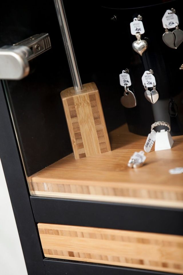 Mobilier vitrine mobile &mdash;&nbsp;bijouterie Les 3 Ors