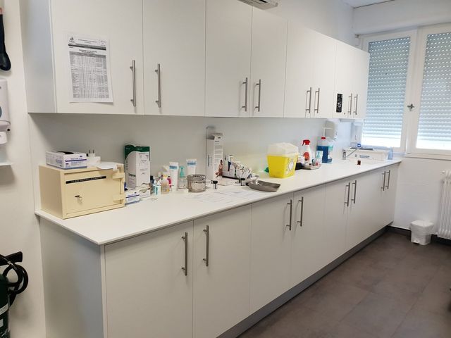 Agencement de l&rsquo;infirmerie d&rsquo;une clinique m&eacute;dicale &agrave; Pi&eacute;tat &mdash;&nbsp;Castellanos