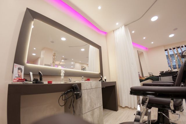Salon de coiffure Akhira &mdash;&nbsp;mobilier sur mesure