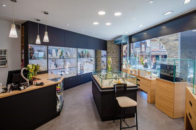 Agencement sur mesure de la bijouterie Flocon d&rsquo;argent