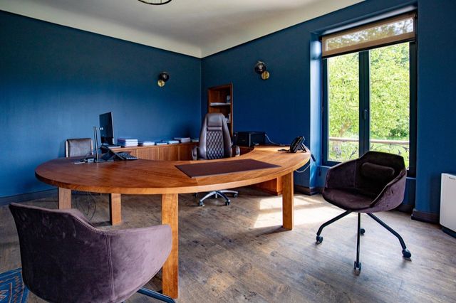 Fabrication artisanale d&rsquo;un Bureau de direction &agrave; Pau