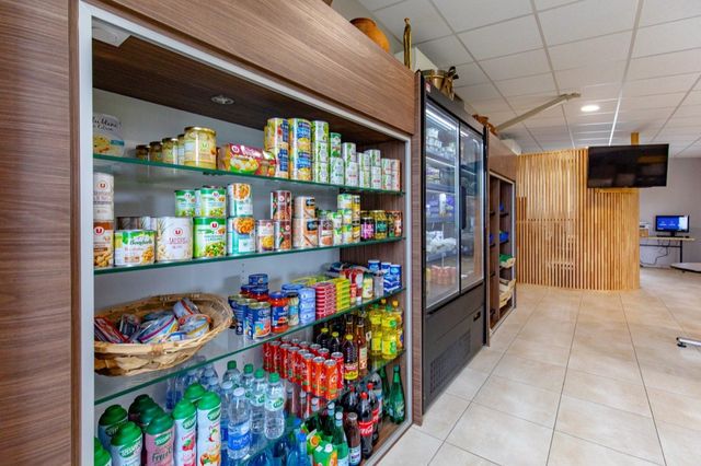 Am&eacute;nagement int&eacute;rieur d&rsquo;une &eacute;picerie &agrave; Tarbes