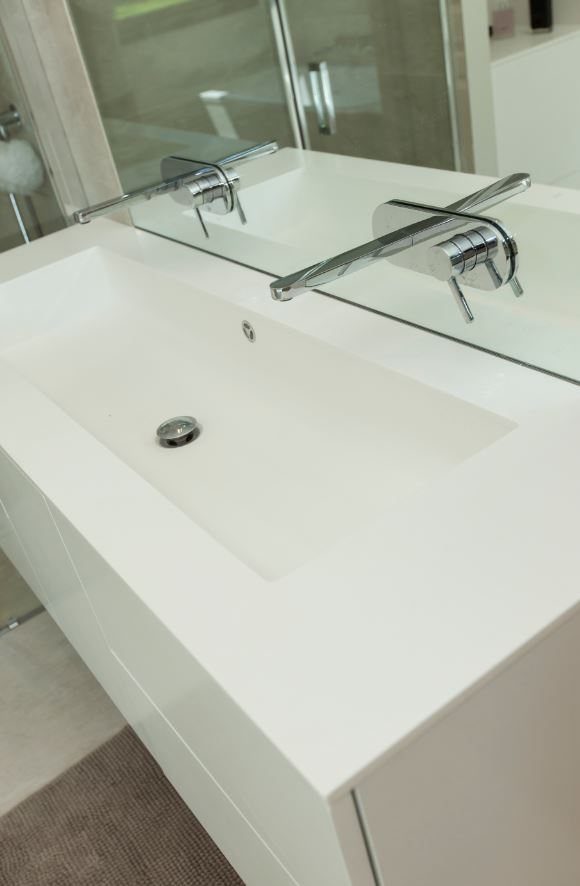 Meuble salle de bain blanc &eacute;pur&eacute; &mdash;&nbsp;d&eacute;tail 2