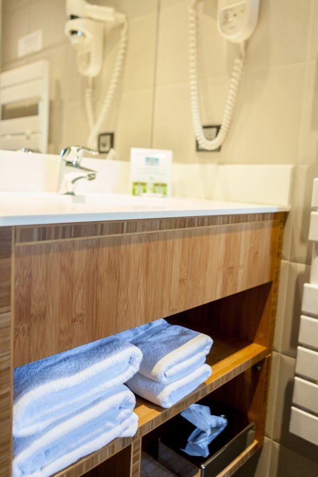 Salle de bain de l&rsquo;h&ocirc;tel Le Foch &agrave; Tarbes &mdash;&nbsp;Castellanos