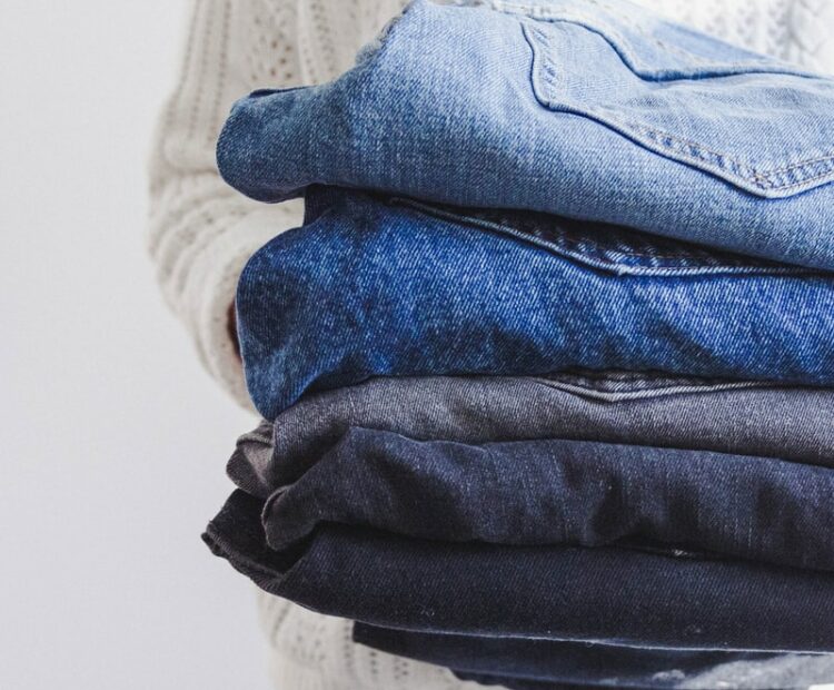 vêtements jeans pile