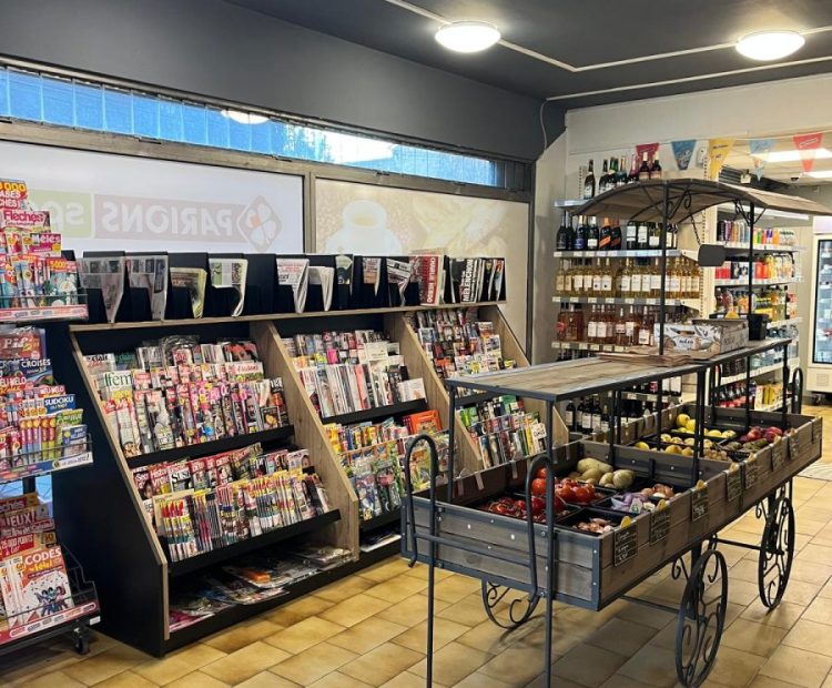 Présentoirs en métal personnalisés en bureau de tabac