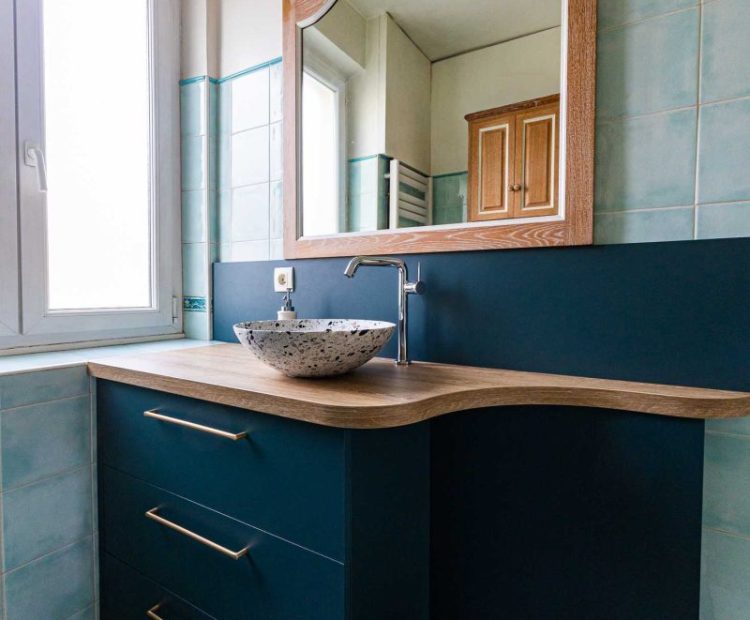 Agencement intérieur durable salle de bain sur mesure par un artisan local