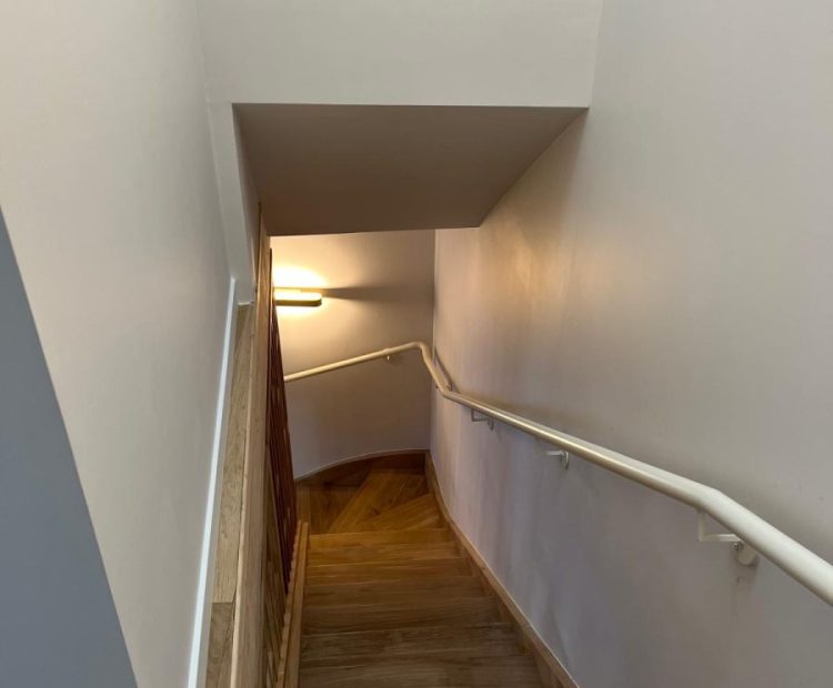 Agencement intérieur Lourdes Castellanos artisan local Agencement d'un escalier